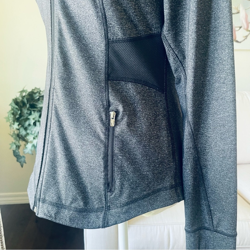 Old Navy Active Fitted Zip Up Jacket - Picture 9 of 16